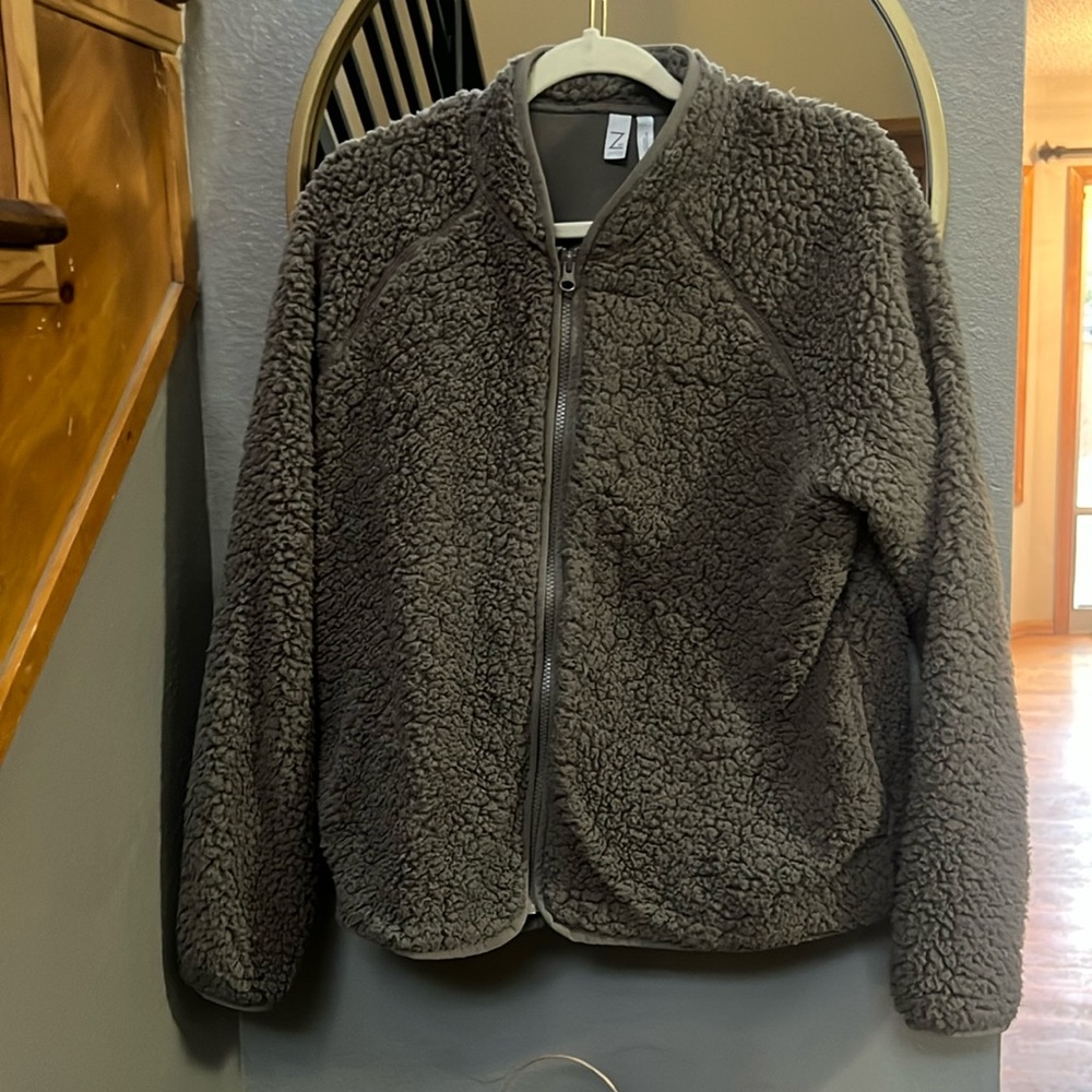 Cute Zella fleece only worn a couple of times size large